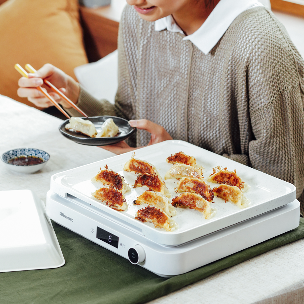Compact Induction Cooker (13A/Tailor-made grill plate) - RIC-S213W